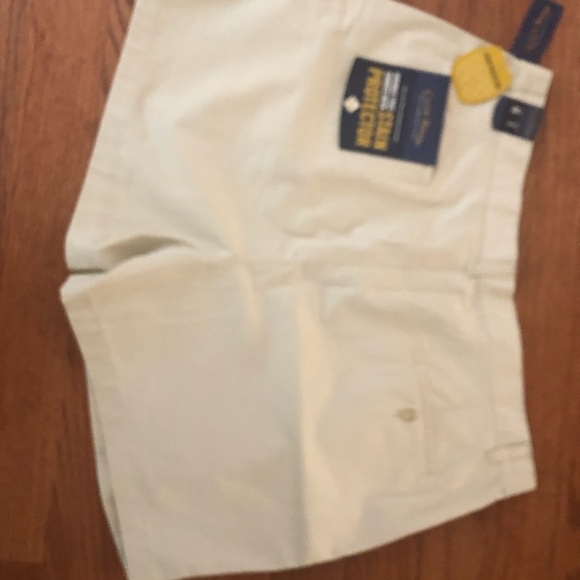 Charter club wrinkle free shorts with stein protector. Size: 40 - Picture 7 of 7